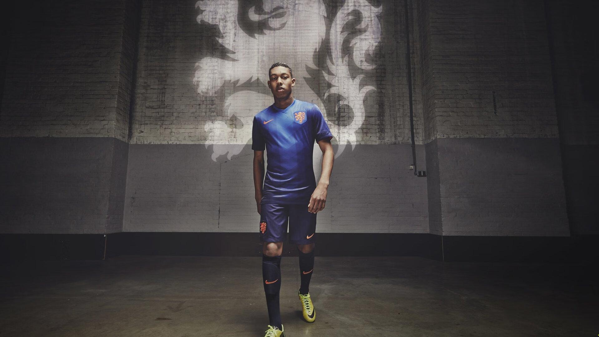 梅西梅开二度助迈阿密国际逆转取胜 球迷沸腾